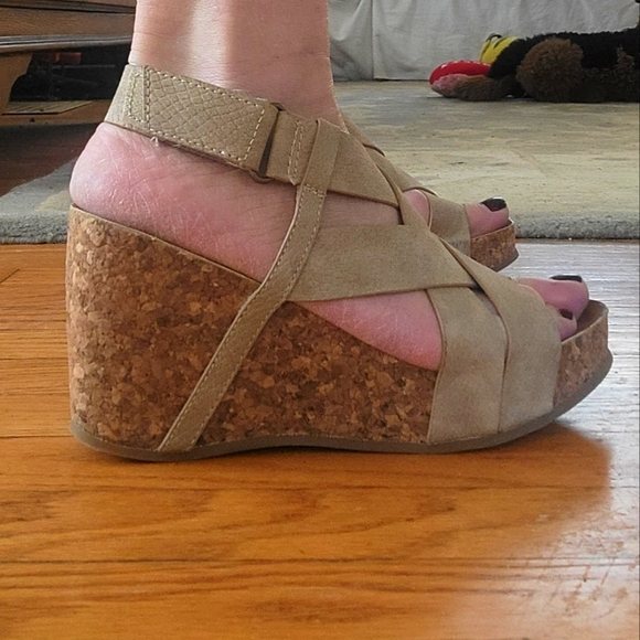 Blowfish Malibu Cork wedges - Picture 1 of 8